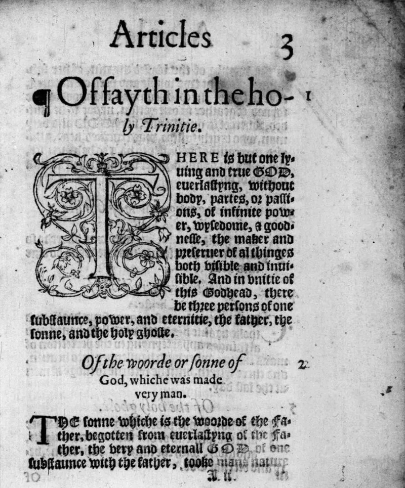 Página impresa en 1573 de los Artículos de Religión: el artículo primero, sobre la Trinidad, con una gran inicial grabada