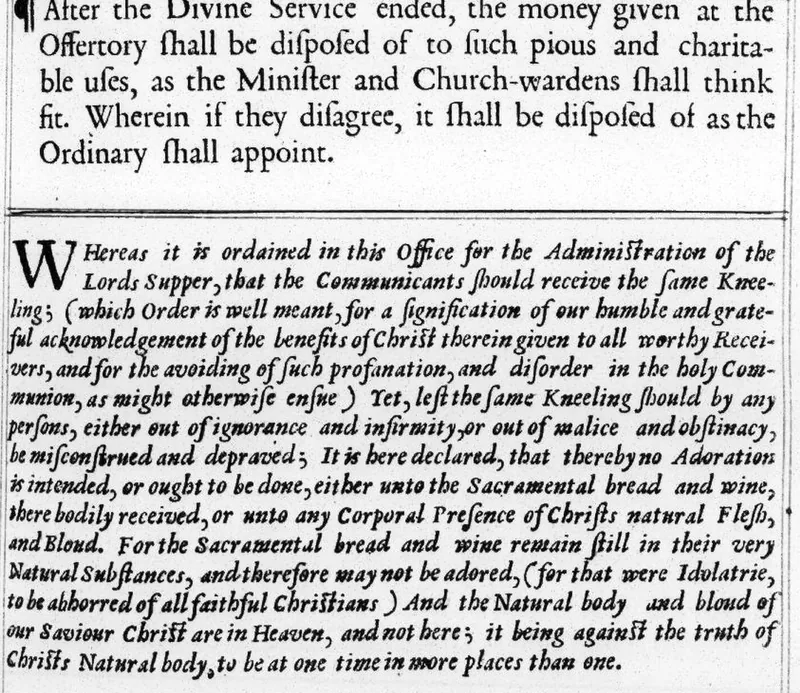 Página impresa del Libro de Oración Común de 1662: las últimas rúbricas de la Comunión y, debajo, en cursiva, la declaración sobre el arrodillarse